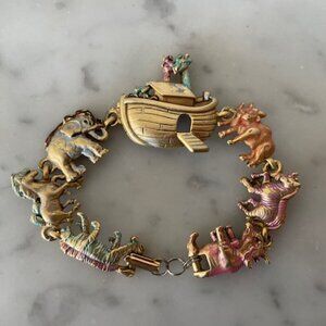 AMERICAN JEWELRY CHAIN CO Noah's Ark Gold Tone Bracelet